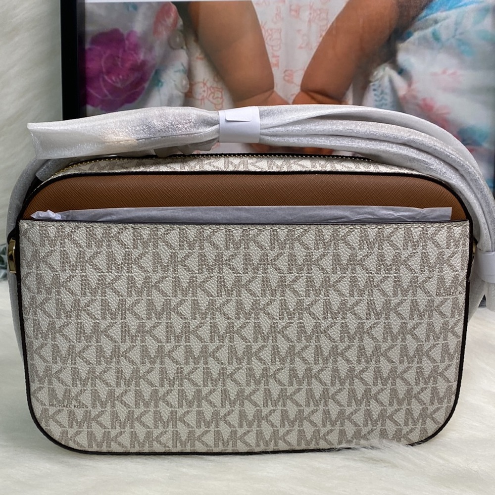 SOLD Michael Kors chain Crossbody - Picture 3 of 9